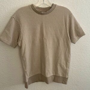 I selling a ZARA t-shirt that it is a cream and tan color